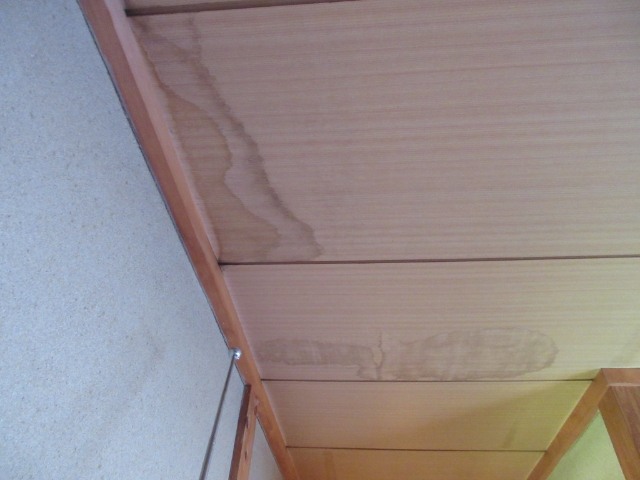 雨漏り痕